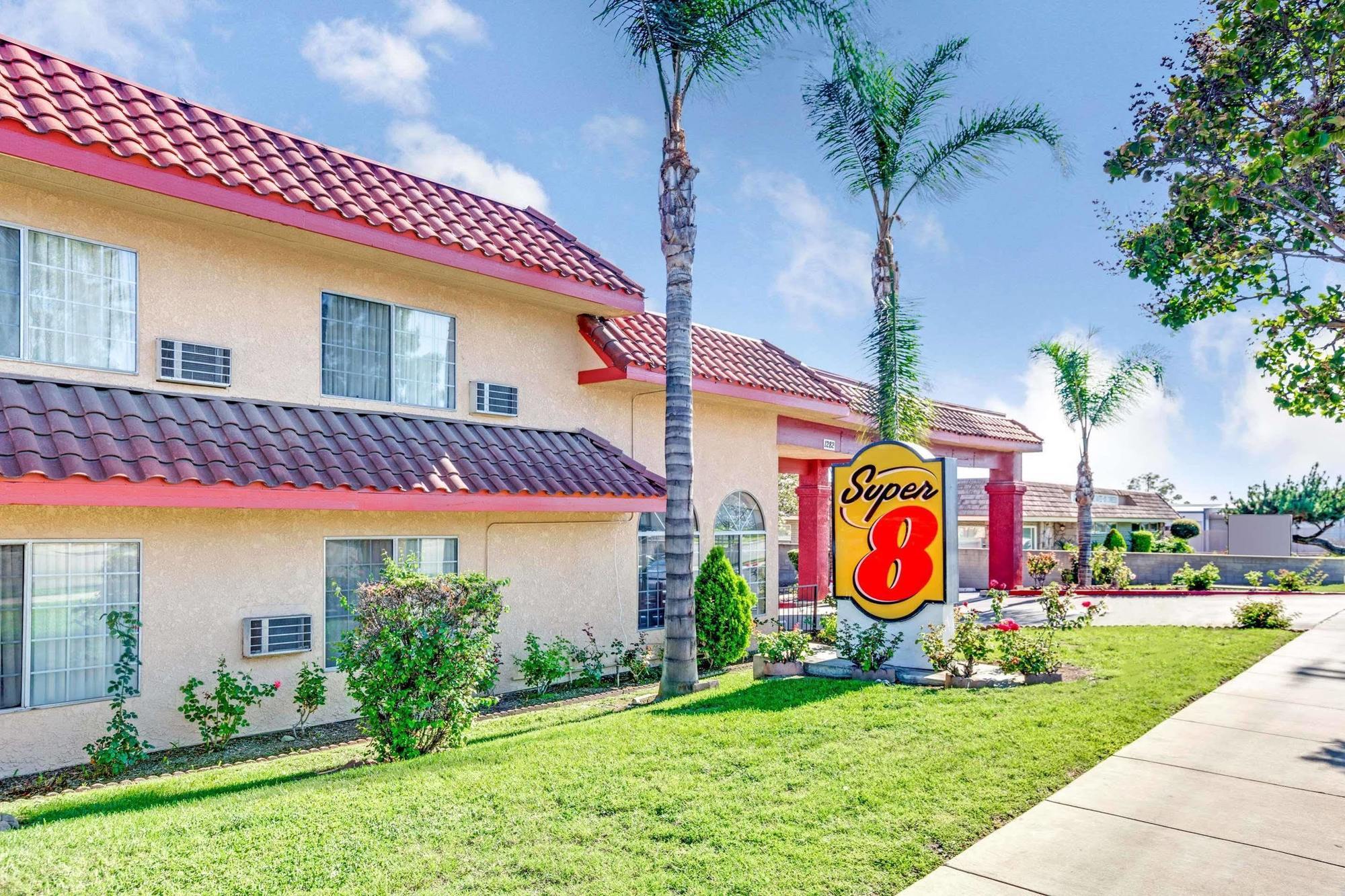 Hotel Super 8 By Wyndham Upland Ontario Ca Esterno foto
