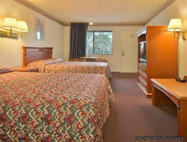 Hotel Super 8 By Wyndham Upland Ontario Ca Esterno foto